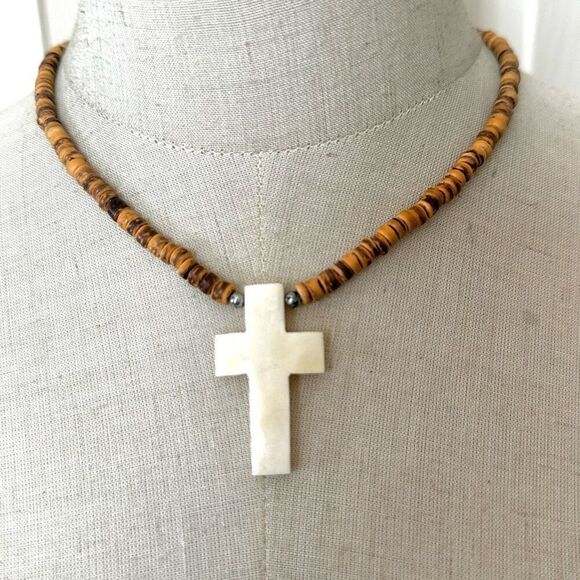 Bone cross coconut shell beaded pendent necklace - Picture 1 of 9